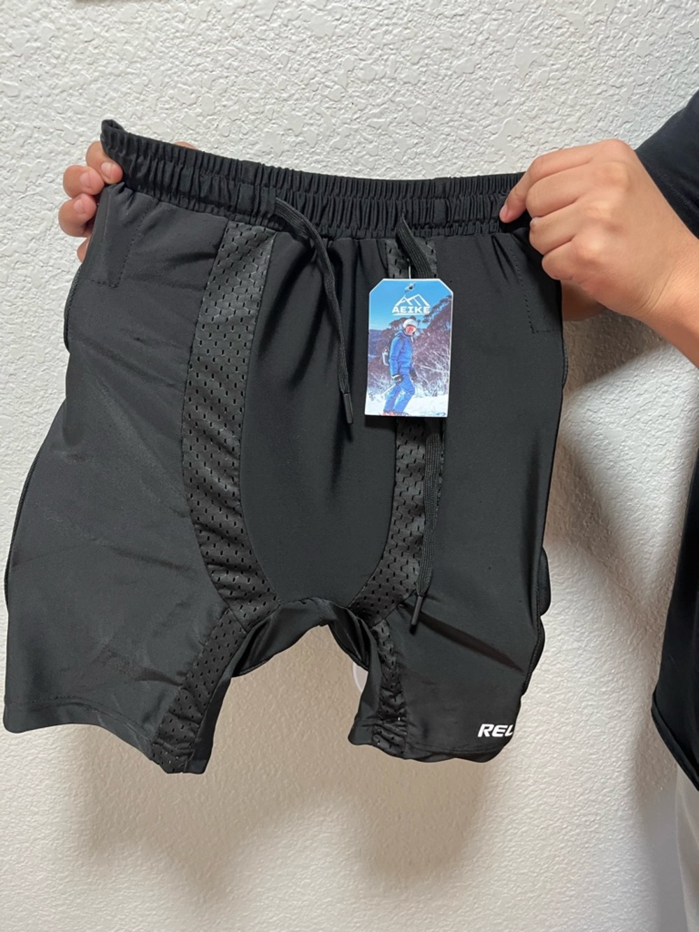 ARIKR Black soft shell hip pads Adjustable winter Sports Protective short size s